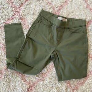 Levis Green Pull-on Skinny Jeans Medium